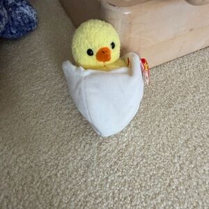 New with tags Ty beanie baby chic in egg